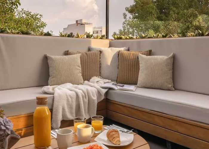 Architectural Condesa Indoor-outdoor Living